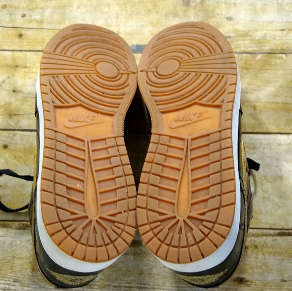 Air  Jordan 1 retro low black metallic gold - Picture 5 of 9